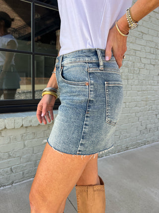 DAZE DENIM  | Sedona Mid Rise Short New Flame